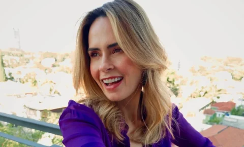 Ana Paula Renault posta fotos com amigos após Milena Lages revelar fim da relação