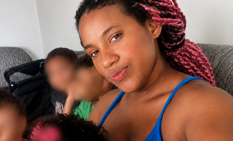 Jovem que ficou conhecida por ter gêmeos de pais diferentes é assassinada aos 22 anos