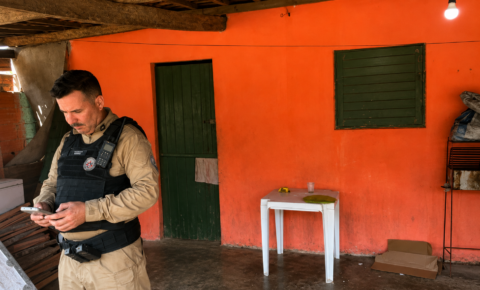 Homem de 54 anos é encontrado morto em casa e companheira é apontada como suspeita, em Cupissura