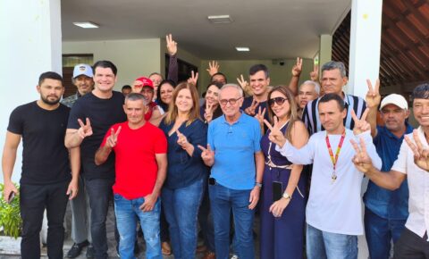 Em Bananeiras, Cícero recebe adesão de grupo de oposição e se compromete com esgotamento sanitário
