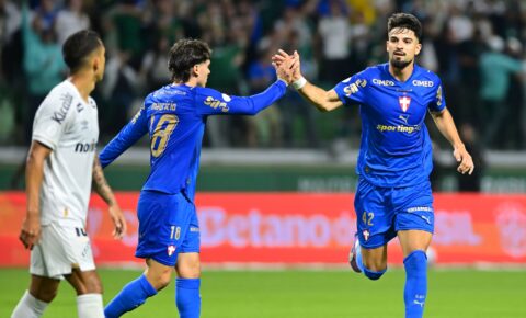 Com dois de Flaco, Palmeiras vence Santos por 3 x 0 pela Copa do Brasil