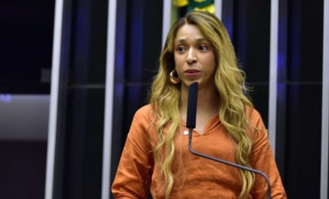 Urgente: Câmara acaba de dar passo para retirar mandato de Érika Hilton