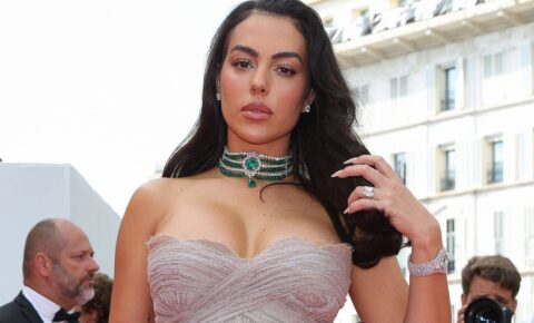 Noiva de Cristiano Ronaldo rebate críticas ao seu corpo: ‘Amo minhas curvas’