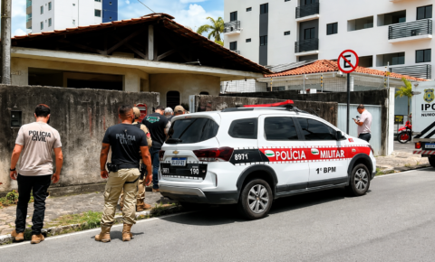 Mulher é encontrada morta em avançado estado de decomposição dentro de casa, no Bairro dos Estados