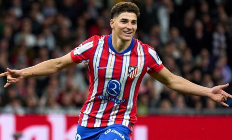 Julián Álvarez é vaiado pela torcida do Atlético de Madrid após polêmica sobre possível saída