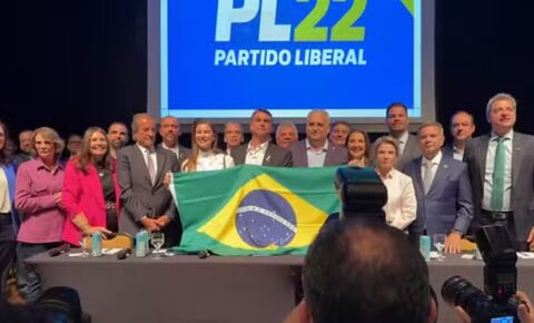 Flávio Bolsonaro anuncia deputado Alfredo Gaspar (PL-AL) como vice