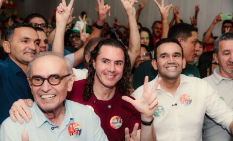 Em Campina, Cícero lidera caminhada ao lado de Romero na Vila Cabral participa de plenária com Doutor Jhony