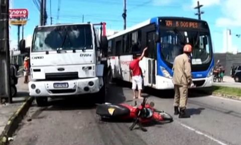Quatro pessoas ficam feridas em acidente na Avenida Tancredo Neves, em João Pessoa