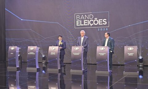 1º debate presidencial é marcado por ataques aos ausentes Lula e Flávio Bolsonaro