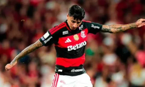 Flamengo bate Vitória, recupera a confiança e diminui diferença para o líder