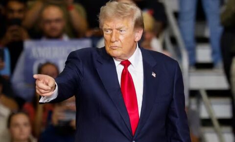 Governo Trump alega que Brasil interfere na economia dos EUA e prorroga sanções por 1 ano