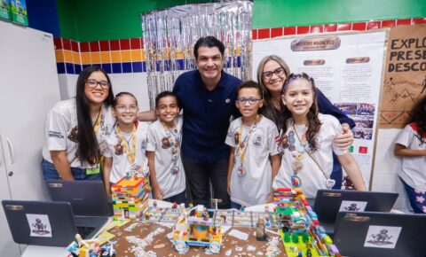 Leo Bezerra premia alunos vencedores do Torneio Pessoense de Robótica que representarão João Pessoa em competições nacionais e regionais