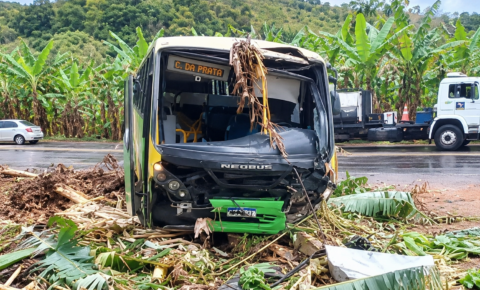 Ônibus da Viação São José se envolve em acidente e assusta passageiros em Bananeiras