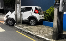 Acidente entre carro-forte e veículo de escolta deixa motorista ferido em João Pessoa