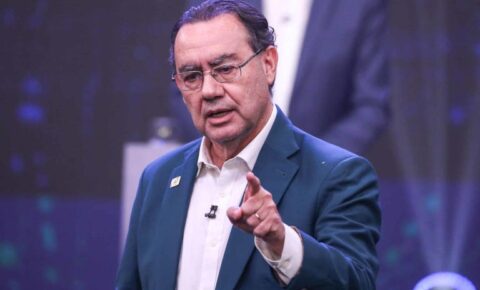 Augusto Cury perde seguidores pelo 4° dia seguido após explosão suspeita nas redes e pesquisas