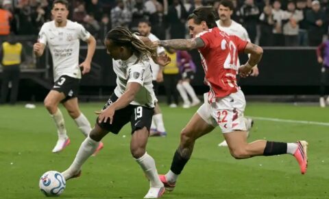 Memphis perde pênalti, e Corinthians é eliminado da Libertadores