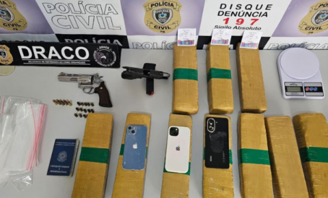 Irmãos são presos com 12 kg de drogas e armas de fogo em Campina Grande