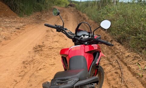 IMAGEM FORTE: Dois jovens, de 14 e 18 anos, são assassinados a tiros na zona rural de Alhandra