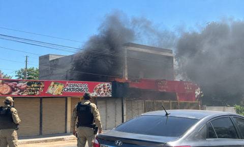 Incêndio em loja de queijos mobiliza bombeiros em Santa Rita