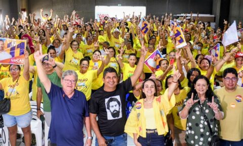 João Azevêdo promete buscar recursos em Brasília para ampliar moradias populares na Paraíba