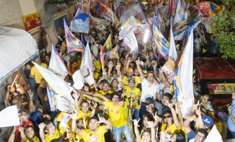 Lucas destaca ampliação de UTI na Clipsi durante caminhada no Catolé, em Campina Grande