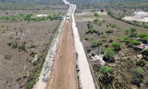 PB-141 recebe obras de pavimentação em trecho entre Pocinhos, Nazaré e Olivedos