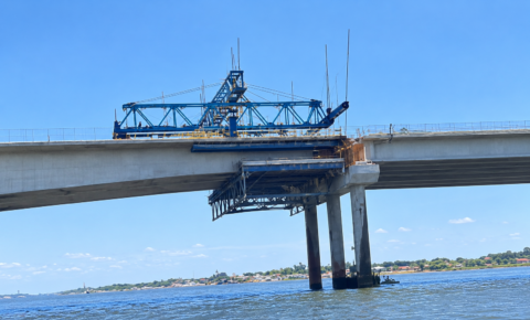 Parte da ponte do futuro desaba em cabedelo e trabalhadores são procurados no Rio Paraíba