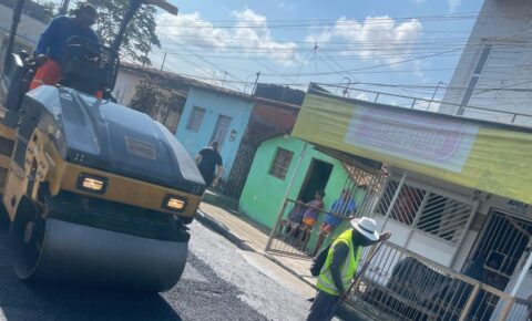 ‘Prefeitura de Santa Rita avança com pavimentação asfáltica da Rua Rio Branco, no bairro Santa Cruz’