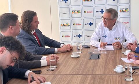 Veneziano consegue carretas do programa “Agora tem Especialistas” para Cabedelo, Catolé do Rocha e Massaranduba