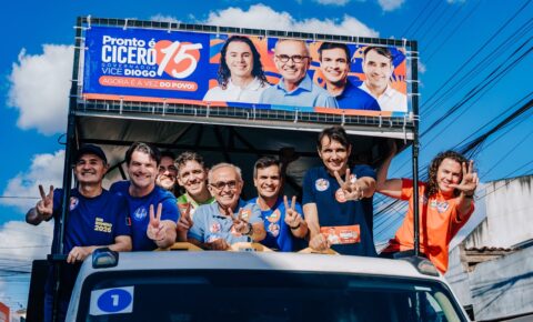 Cícero, Diogo, Romero, Veneziano, Dr. Jhony e Pedro reúnem forças em grande carreata por Campina Grande