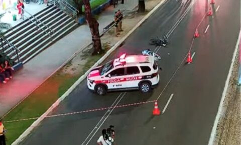 Homem morre após ser atropelado por ônibus enquanto pilotava bicicleta motorizada em João Pessoa