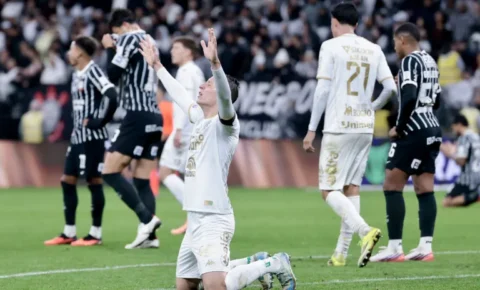 Corinthians leva virada da lanterna Chapecoense e perde 4ª seguida no Brasileirão