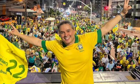 Mobilização de Efraim Filho no 7 de Setembro superlota Busto de Tamandaré e demonstra força política