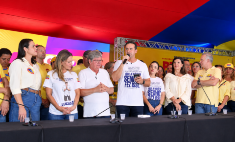 Em coletiva após vitória, Lucas agradece votação e rebate adversários: “Soberba precede a queda”