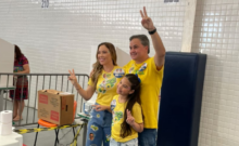 Efraim vota em João Pessoa ao lado de Queiroga e diz acreditar em segundo turno