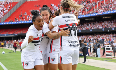 São Paulo empata com o Corinthians e conquista o Brasileirão feminino