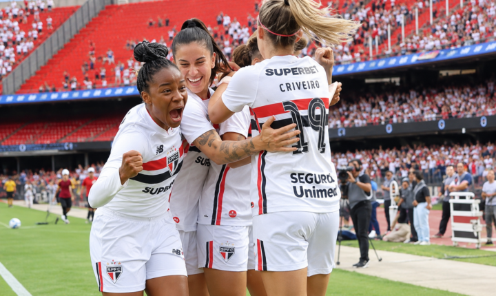 São Paulo empata com o Corinthians e conquista o Brasileirão feminino